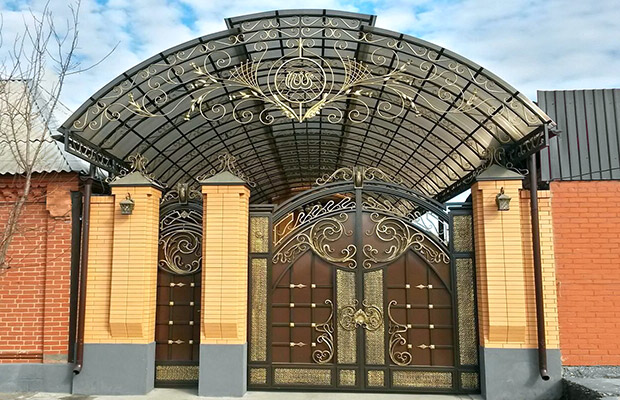 Купить или заказать ворота для дома с навесом - стильные и надежные решения для вашего участка в Майкопе от 42415 руб | ВоротМастер-Мкп